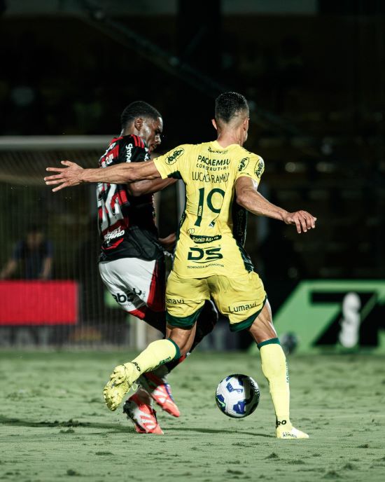 Mirassol encerra o Brasileirão empatando com o campeão Flamengo: 3×3 em partida que rolou no Maião