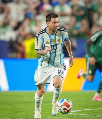Após “hat-trick” na vitória da Argentina, Messi é o maior artilheiro das Copas do Mundo, junto com Klose